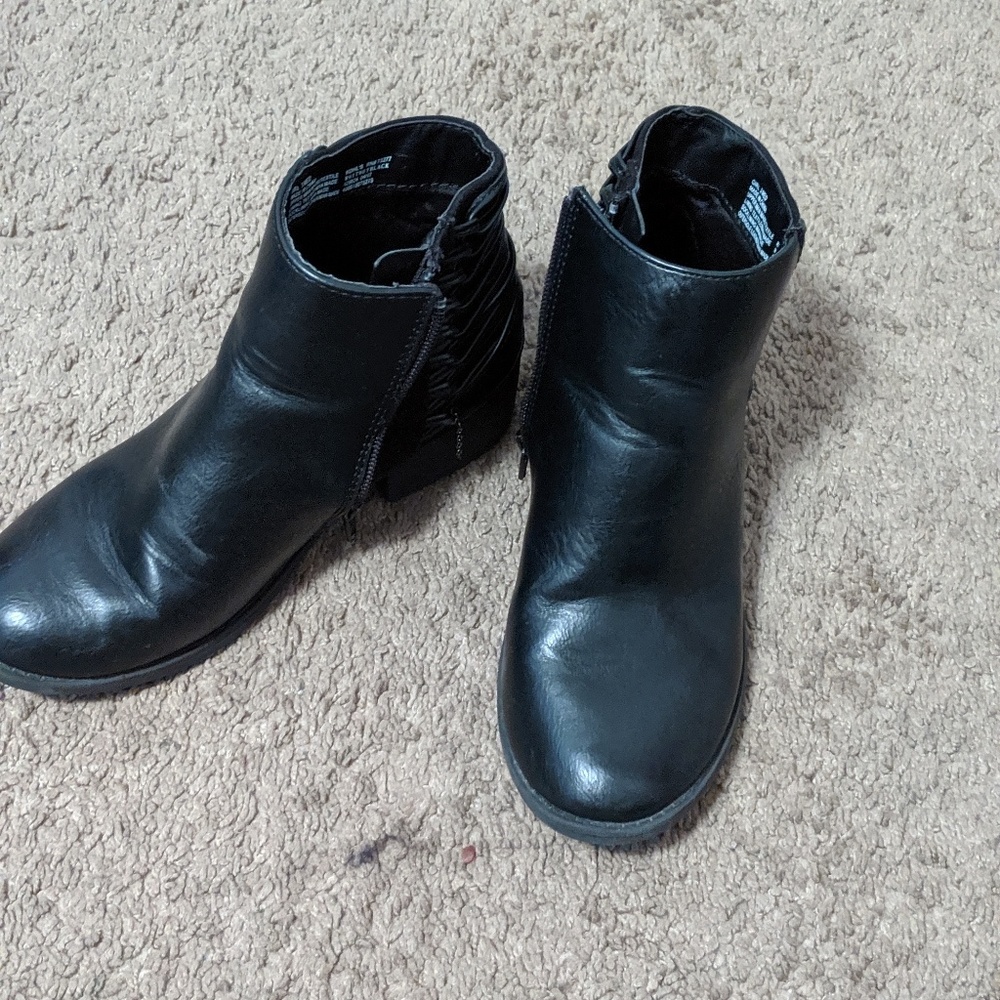 Short cut boots